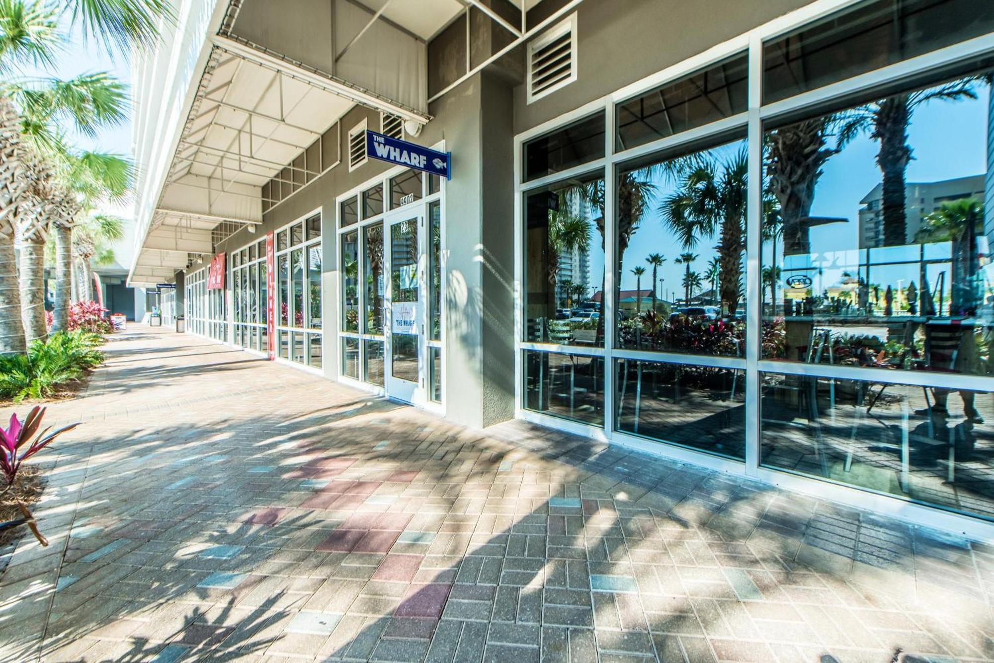 Laketown Wharf 402 Holiday home *