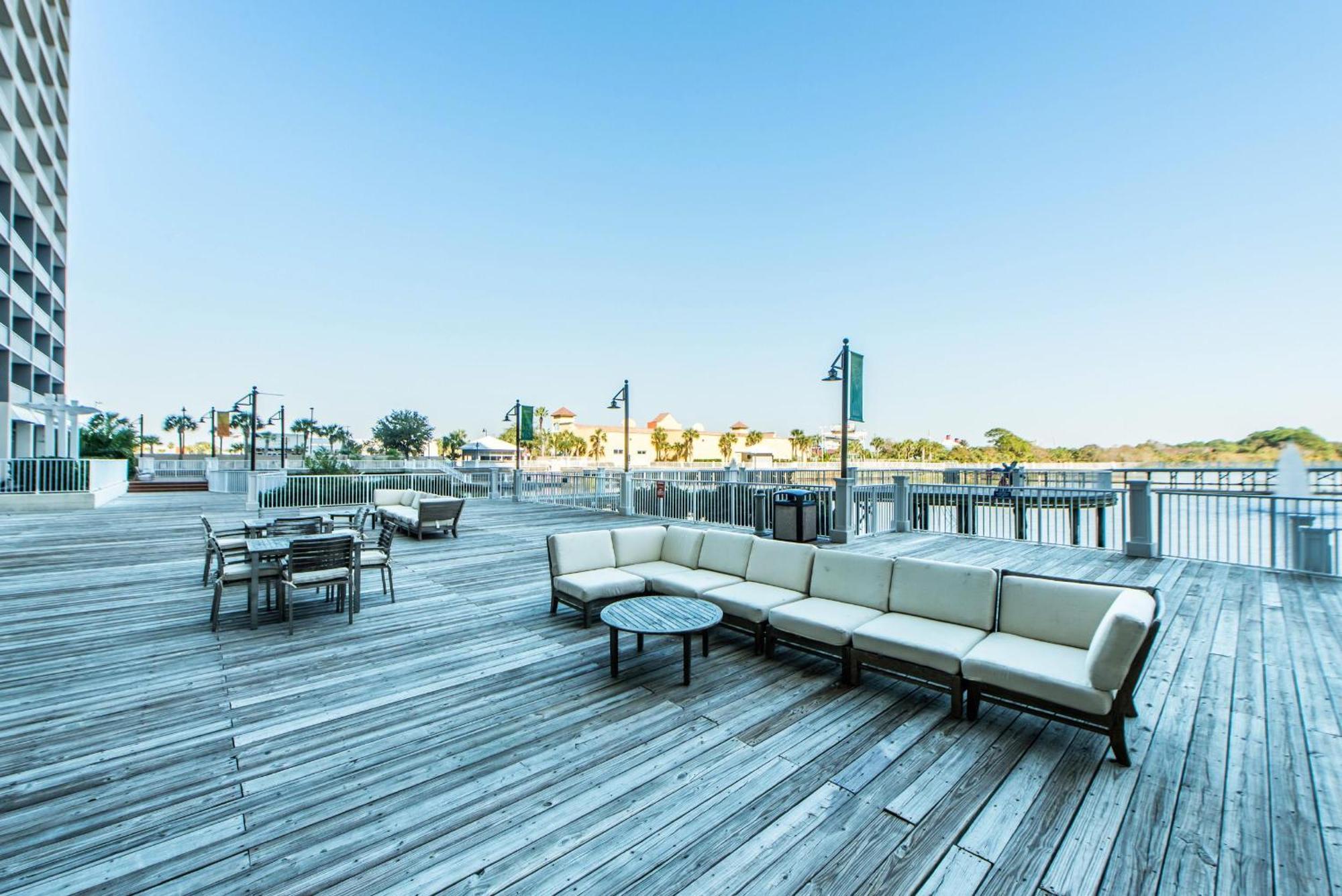 Laketown Wharf 402