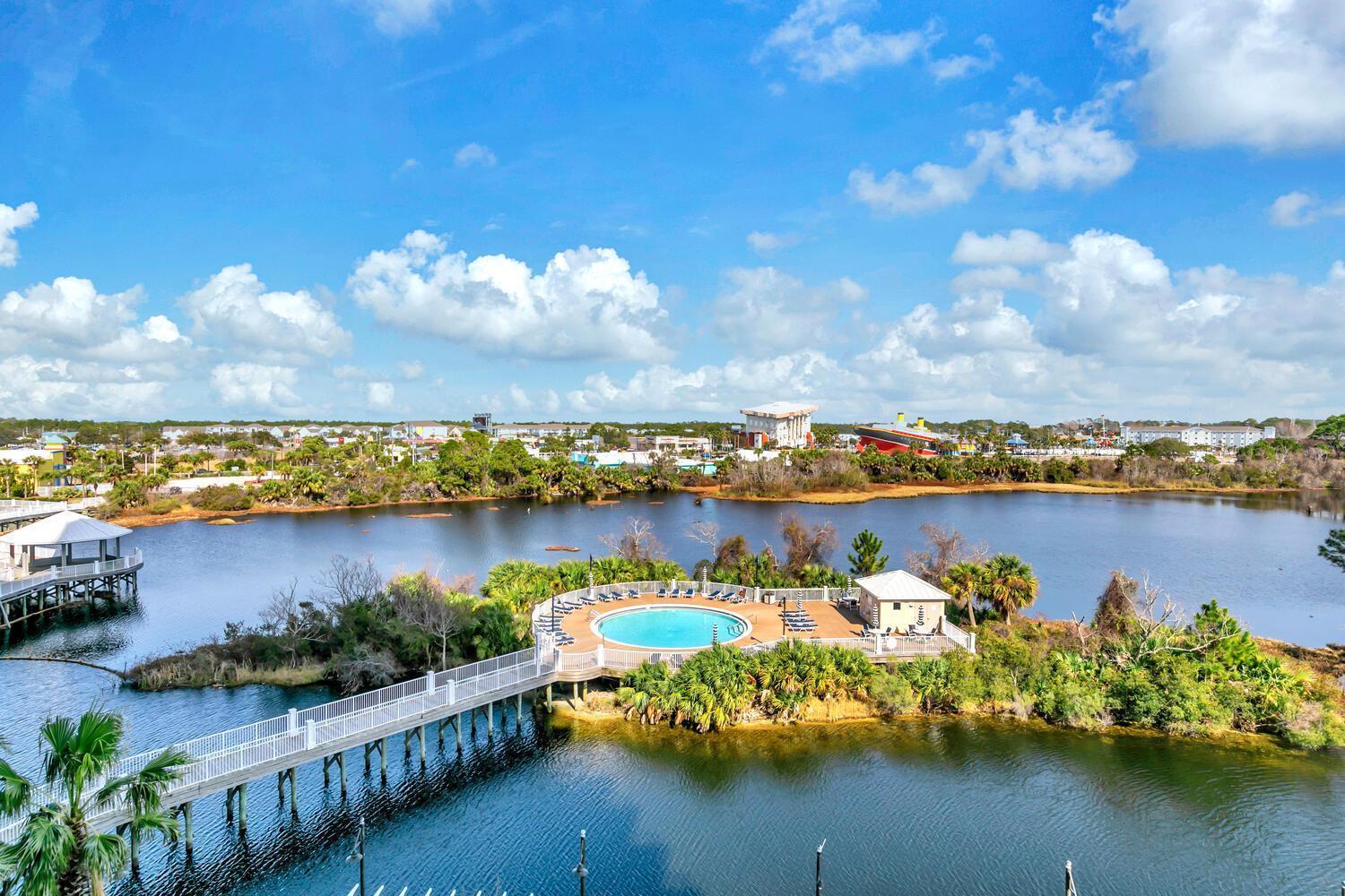 Laketown Wharf 402 Holiday home